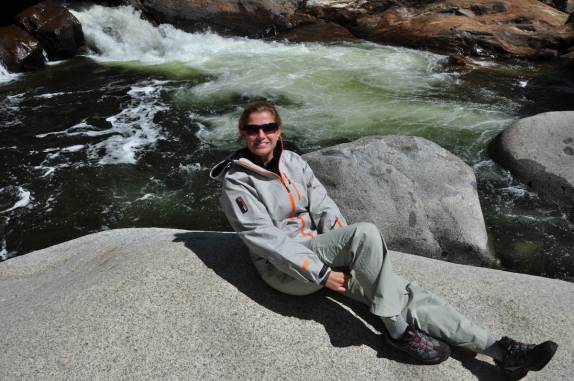 Bonito rio na parte baixa do Sequoia National Park,  na Califórnia - EUA